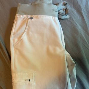 LIMITED EDITION-OPTIC WHITE FIGS SCRUB PANTS!!!🤍🤍🤍 petite